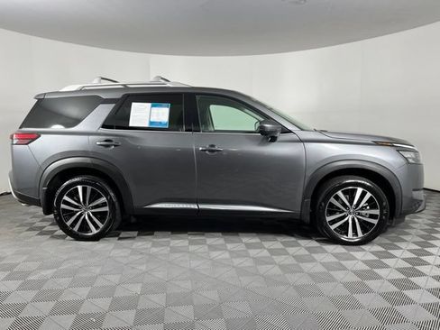 Certified 2025 Nissan Pathfinder Platinum FWD image 12