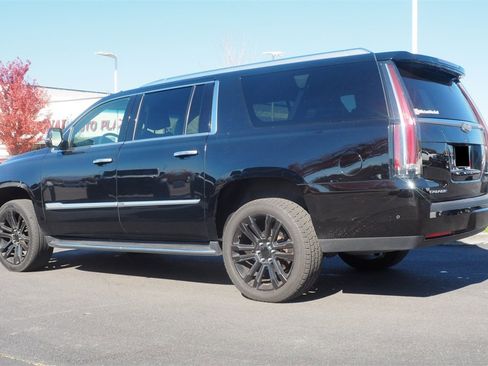 Used 2019 Cadillac Escalade ESV Premium Luxury image 8