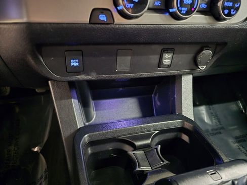 Used 2018 Toyota Tacoma SR image 26