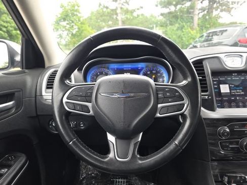 Used 2019 Chrysler 300 Touring w/ Quick Order Package 2EF RWD image 14