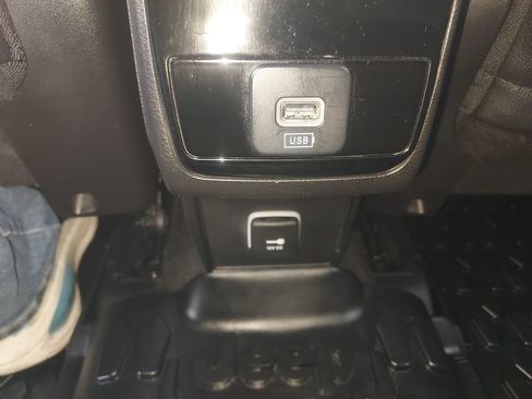 Used 2022 Jeep Compass Latitude w/ Sun and Sound Group AWD/4WD image 11