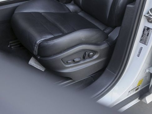 Certified 2024 Porsche Cayenne AWD/4WD image 16