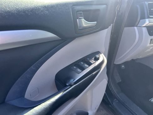 Used 2019 Toyota Highlander XLE w/ Protection Package #3 image 14