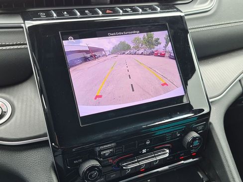 Used 2025 Jeep Grand Cherokee Altitude AWD/4WD image 18