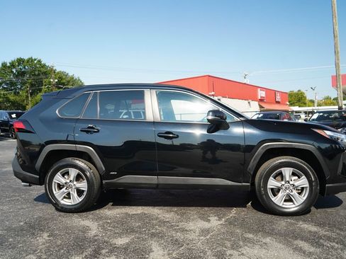 Used 2025 Toyota RAV4 XLE AWD/4WD image 2
