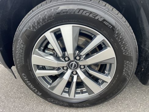 Certified 2025 Nissan Pathfinder SL image 9