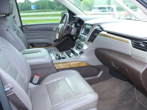 Used 2017 GMC Yukon Denali w/ Open Road Package AWD/4WD image 28