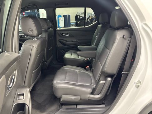Used 2023 Chevrolet Traverse LT w/ LT Premium Package AWD/4WD image 43
