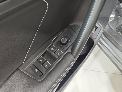 Certified 2024 Volkswagen Tiguan SE w/ Panoramic Sunroof Package image 14