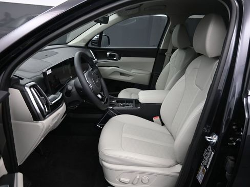 New 2025 Kia Sorento S image 18