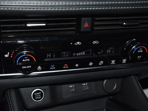 Used 2023 Nissan Rogue SL w/ SL Premium Package image 14