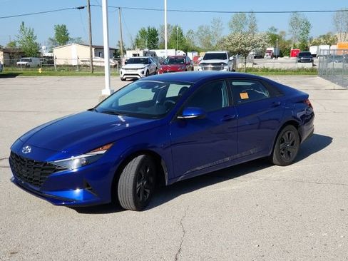 Used 2022 Hyundai Elantra SEL w/ Cargo Package FWD image 2