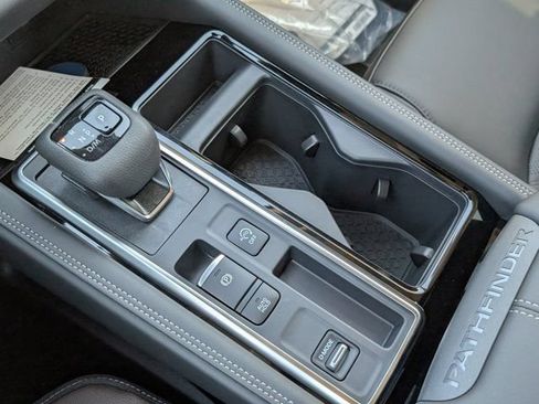 New 2026 Nissan Pathfinder Platinum FWD image 14