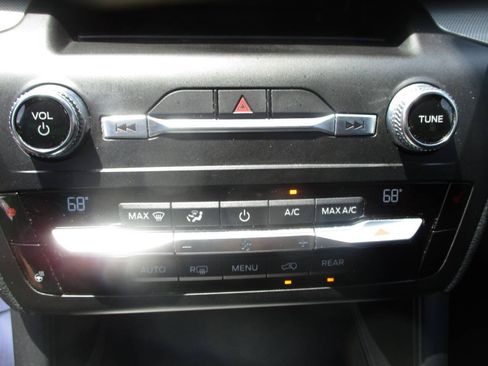 Used 2020 Ford Explorer XLT w/ Equipment Group 202A AWD/4WD image 12