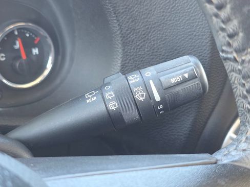Used 2018 Jeep Wrangler Sahara w/ Connectivity Group AWD/4WD image 34