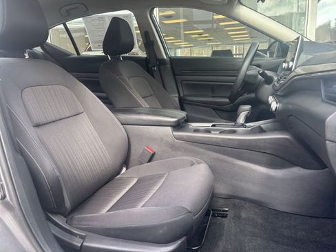 Used 2025 Nissan Altima 2.5 SV FWD image 40