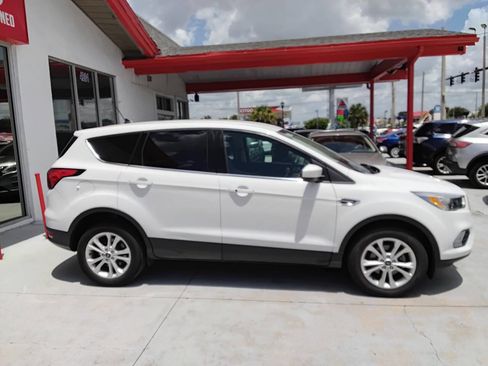 Used 2019 Ford Escape SE image 5