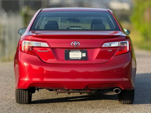 Used 2014 Toyota Camry SE image 4