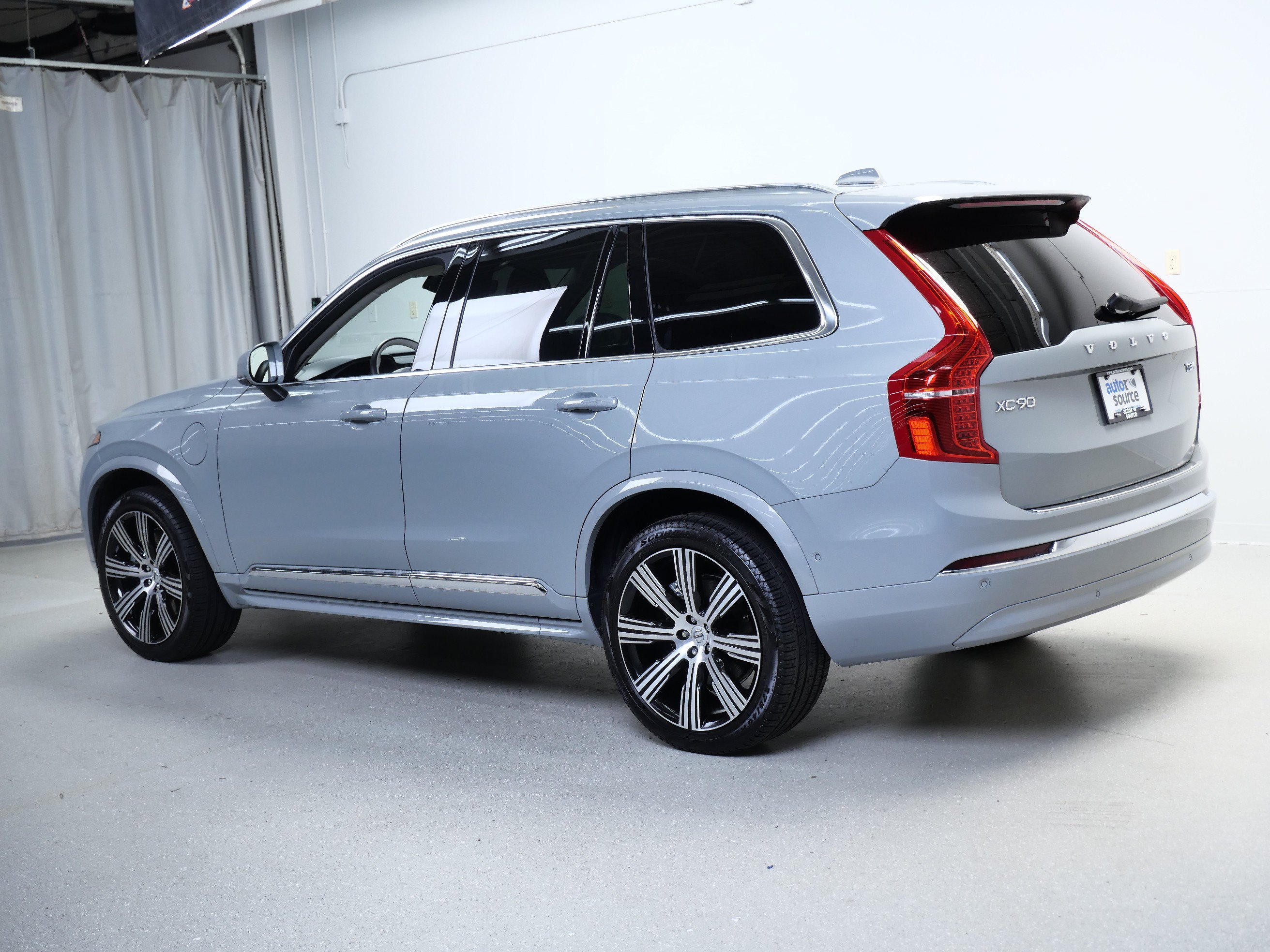 Used 2025 Volvo XC90 T8 Plus w/ Protection Package Premier AWD/4WD image 11