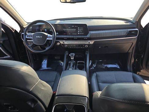 Used 2024 Kia Telluride EX w/ EX Captain's Chair Package FWD image 9