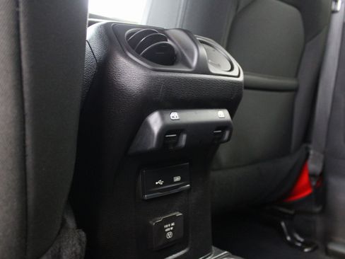 Used 2020 Jeep Gladiator Overland image 21