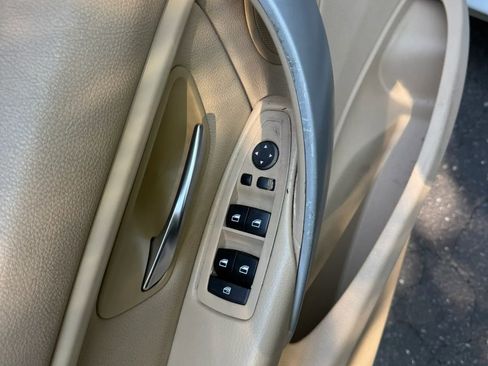 Used 2013 BMW 320i Sedan RWD image 25