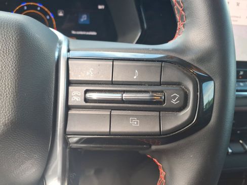 Used 2025 Chevrolet Colorado Z71 AWD/4WD image 23