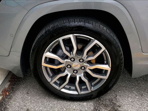 Used 2024 GMC Terrain Denali w/ Denali Premium Package AWD/4WD image 8