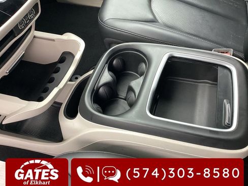 Used 2024 Chrysler Pacifica Touring-L image 33