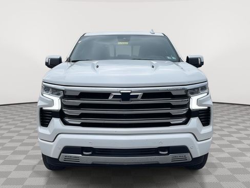 Used 2024 Chevrolet Silverado 1500 High Country w/ Technology Package AWD/4WD image 2