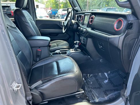 Used 2020 Jeep Wrangler Unlimited Sahara AWD/4WD image 16
