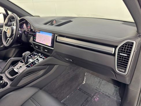 Used 2023 Porsche Cayenne S Platinum AWD/4WD image 15