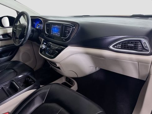 Used 2021 Chrysler Voyager Lxi FWD image 30