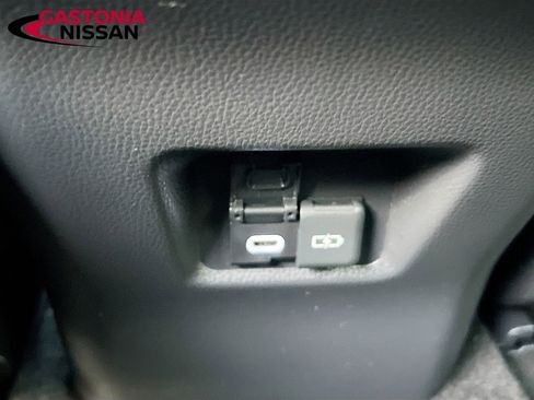 Used 2023 Toyota RAV4 XLE Premium image 33