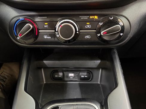 Used 2025 Kia Soul LX FWD image 26