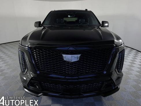 Used 2025 Cadillac Escalade V w/ LPO, ONYX Package image 2