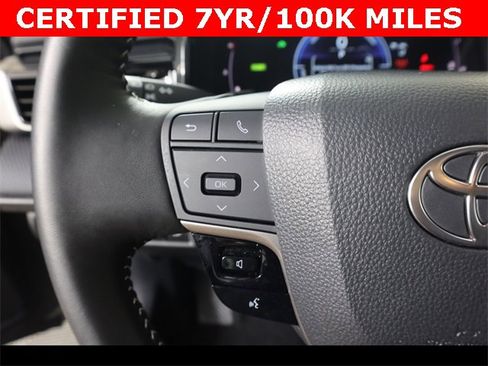 Used 2025 Toyota Camry SE w/ Convenience Package image 19