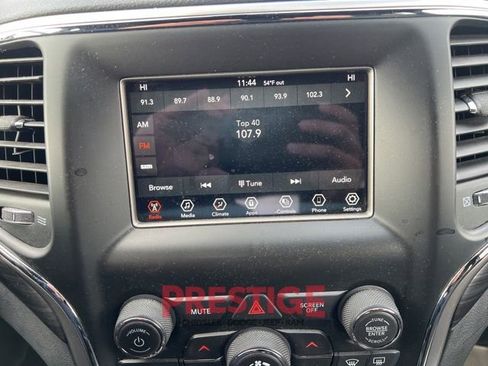 Used 2021 Jeep Grand Cherokee Laredo image 32