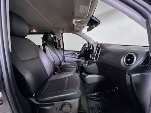 Used 2018 Mercedes-Benz Metris Passenger image 29