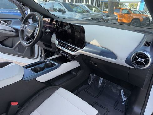 Used 2025 Chevrolet Equinox EV LT image 18