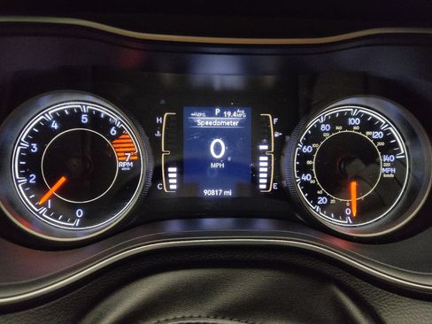 Used 2020 Jeep Cherokee Latitude Plus w/ Comfort/Convenience Group image 23