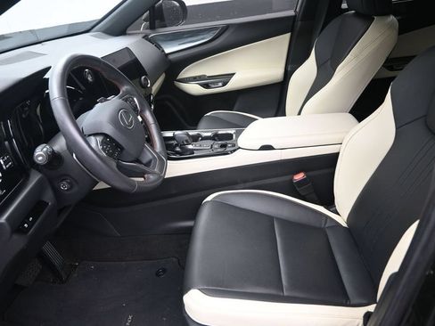 Used 2024 Lexus NX 250 FWD image 12