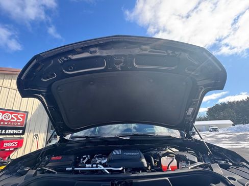 Used 2022 Chevrolet Suburban High Country image 10