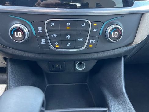 Used 2022 Chevrolet Traverse LS FWD image 21