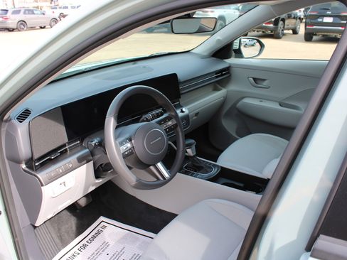 Used 2025 Hyundai Kona SEL image 19