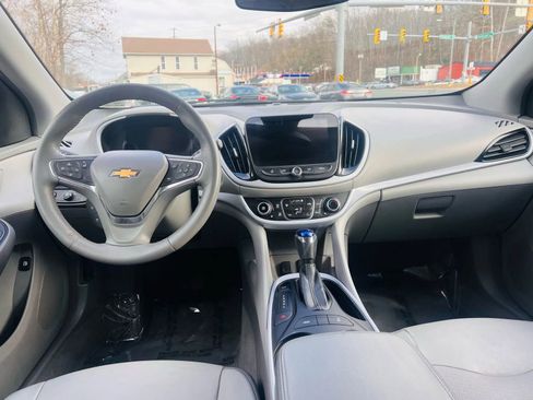 Used 2017 Chevrolet Volt LT w/ Comfort Package image 27