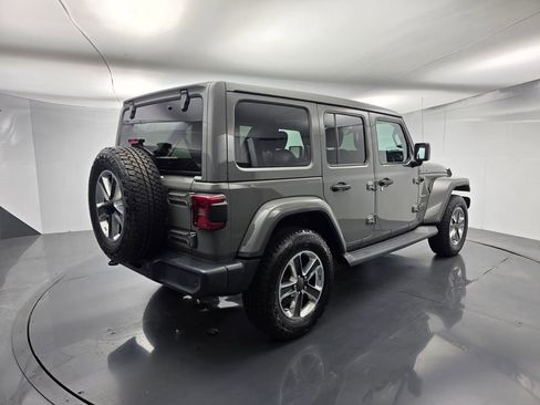 Used 2019 Jeep Wrangler Unlimited Sahara AWD/4WD image 4