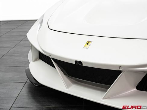 Used 2022 Ferrari F8 Tributo RWD image 16