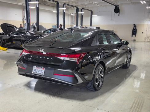 Certified 2025 Hyundai Elantra Sport image 7