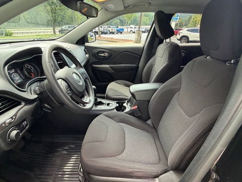 Used 2021 Jeep Cherokee Latitude w/ Mopar Interior Package AWD/4WD image 9